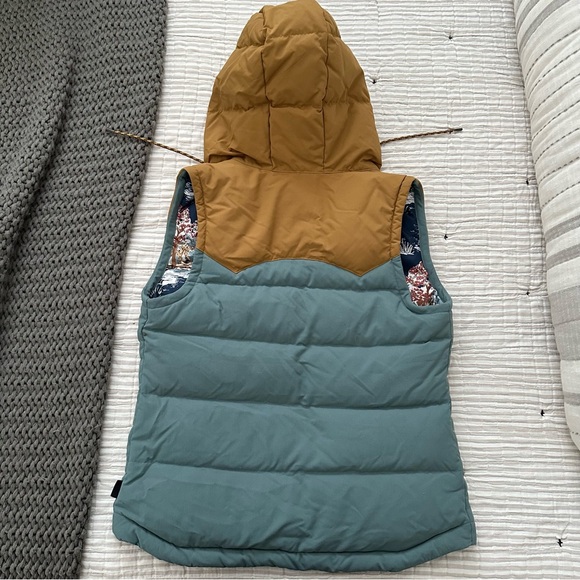 Patagonia Women's Bivy Hooded Vest - Picture 6 of 10